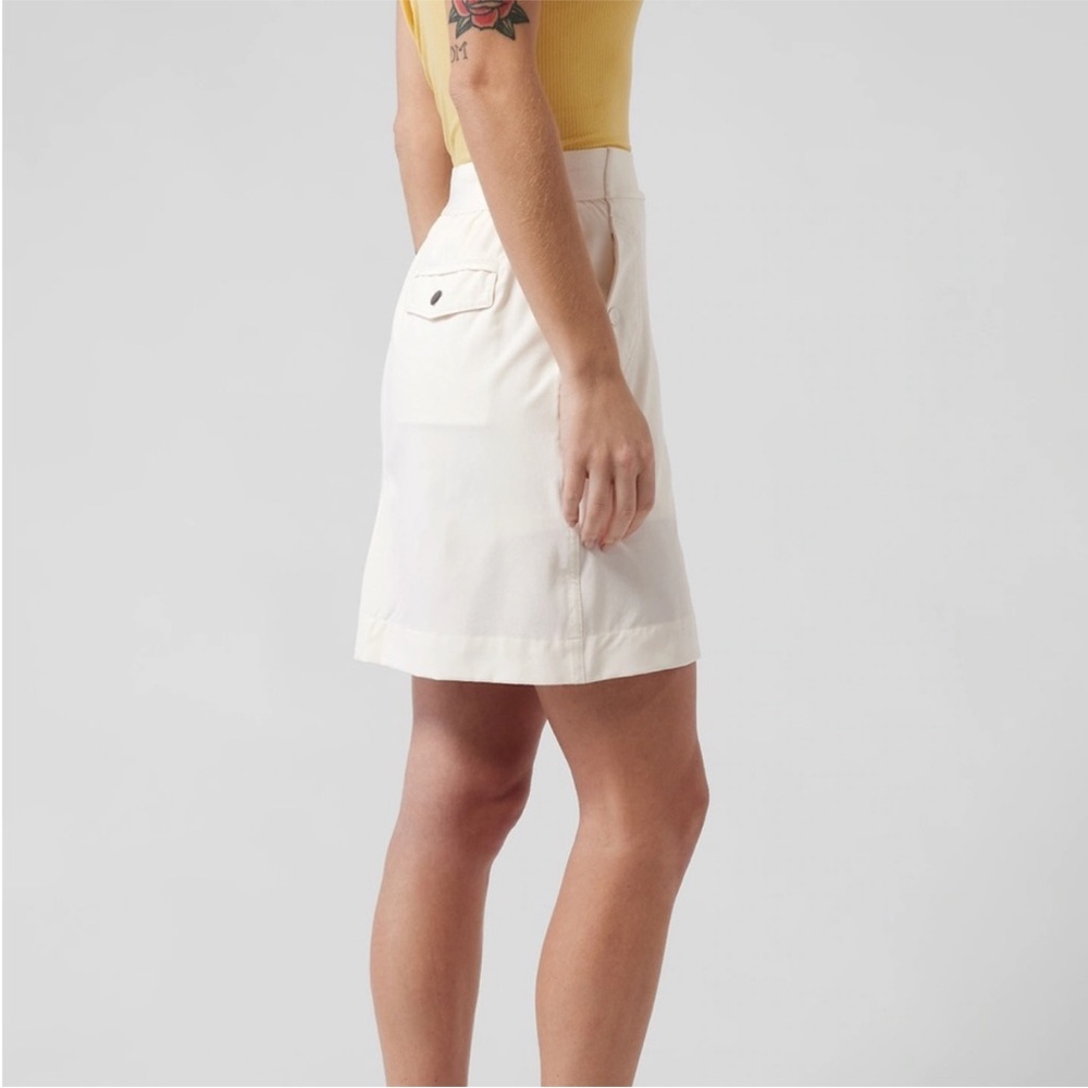 Athleta Vienna Ivory Cargo Skort Size 4 - Picture 4 of 13